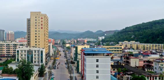 隴縣城關(guān)鎮(zhèn)：深耕“千萬(wàn)工程”實(shí)踐 以環(huán)境整治五維工作法繪就城鄉(xiāng)宜居新圖景